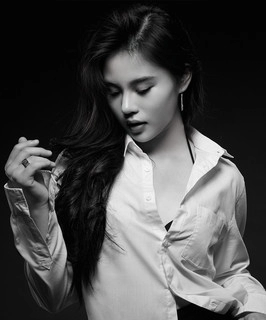 Artist cover Zoe Levana