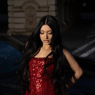 Artist cover Viki Gabor