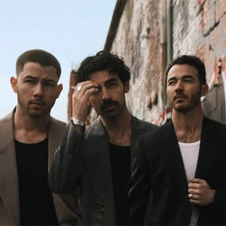 Artist cover Jonas Brothers