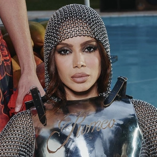 Artist cover Anitta