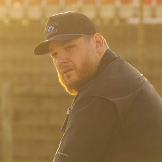 Artist cover Luke Combs