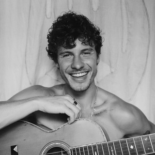 Artist cover Shawn Mendes