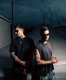 Artist cover Tom & Collins