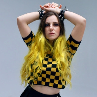 Artist cover AViVA