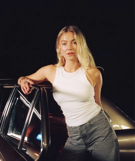 Artist cover Astrid S