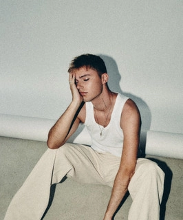 Artist cover HRVY