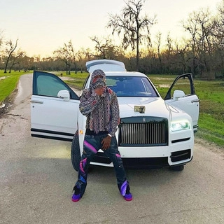 Artist cover Guapo