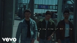 Video cover Heat Of The Moment